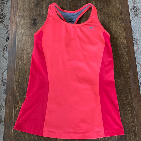 Nike Tops - Nike Dri-Fit Tank w Built in Bra sz L